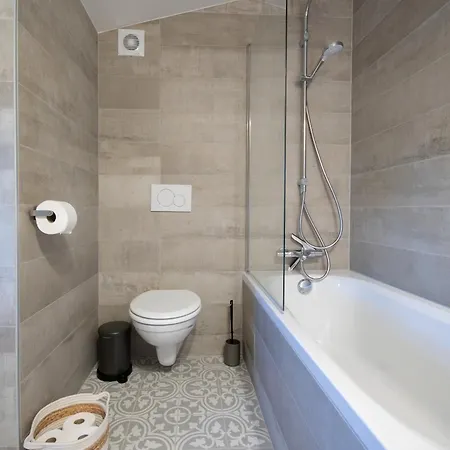 Villa Eclatderire *